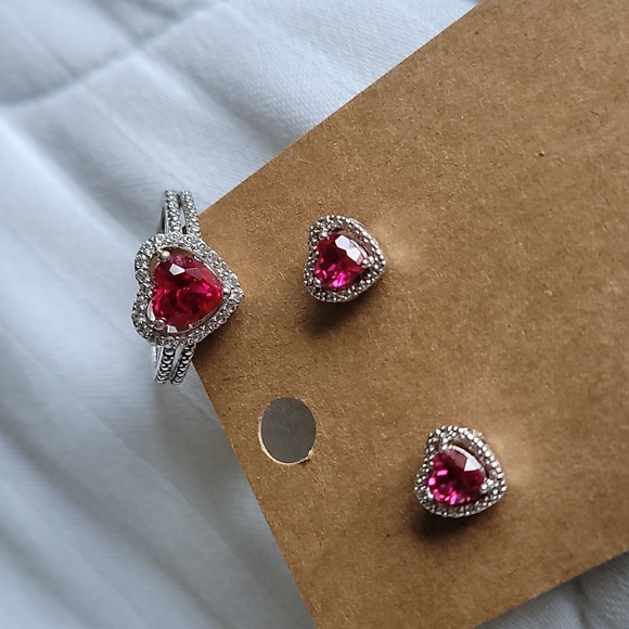 NWT Red Heart Ring and Earrings - Picture 1 of 2